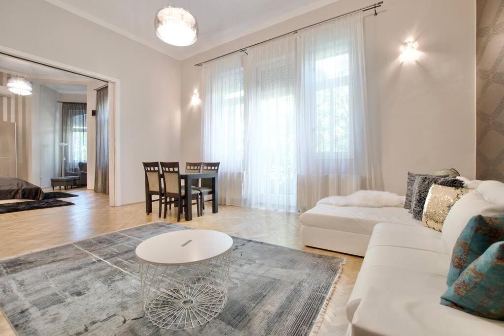 Premium Apartment By Hi5 - Lendvay Palace ブダペスト エクステリア 写真